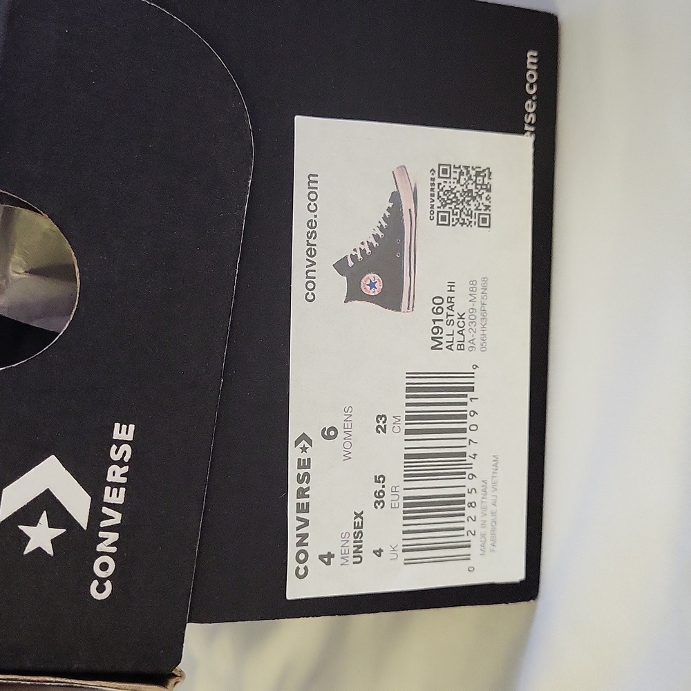 Converse black & white high tops . Sz 6